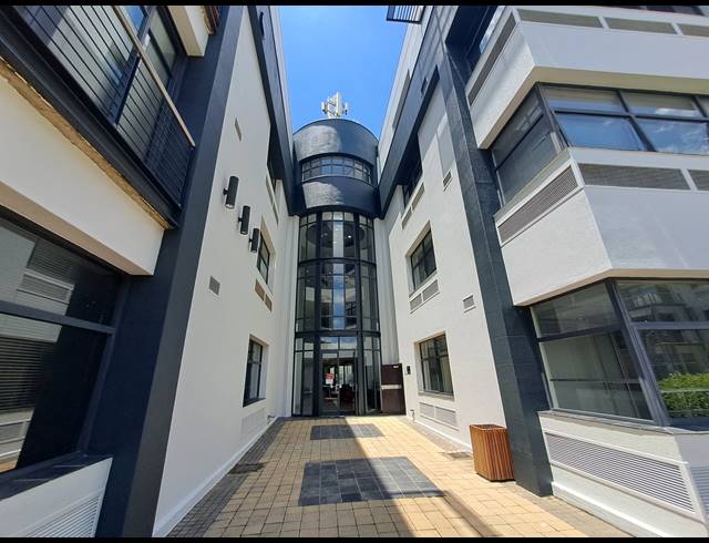 146M² OFFICE TO LET IN SANDHURST
